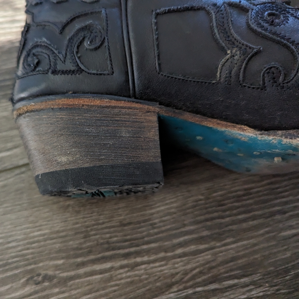 Boots - Picture 3 of 4
